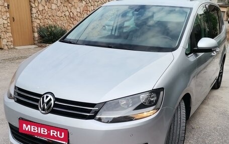 Volkswagen Sharan II, 2012 год, 1 930 000 рублей, 2 фотография