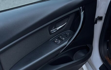 BMW 3 серия, 2017 год, 2 560 000 рублей, 15 фотография