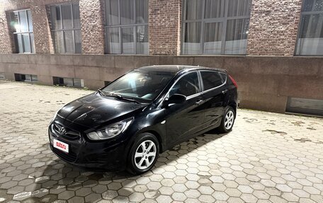 Hyundai Solaris II рестайлинг, 2011 год, 640 000 рублей, 2 фотография