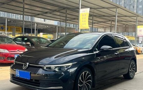 Volkswagen Golf VIII, 2021 год, 1 718 605 рублей, 2 фотография