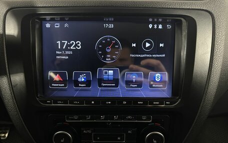 Volkswagen Jetta VI, 2011 год, 900 000 рублей, 12 фотография