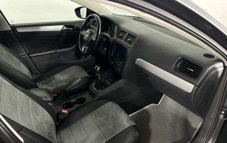 Volkswagen Jetta VI, 2011 год, 900 000 рублей, 14 фотография