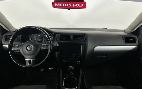 Volkswagen Jetta VI, 2011 год, 900 000 рублей, 7 фотография