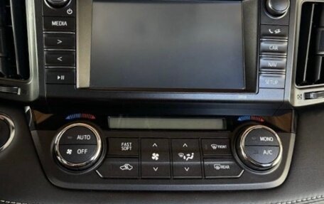 Toyota RAV4, 2018 год, 2 600 000 рублей, 18 фотография