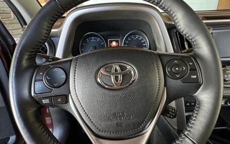 Toyota RAV4, 2018 год, 2 600 000 рублей, 17 фотография