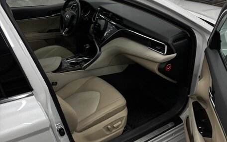 Toyota Camry, 2018 год, 3 300 000 рублей, 11 фотография