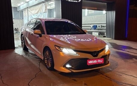 Toyota Camry, 2018 год, 3 300 000 рублей, 10 фотография