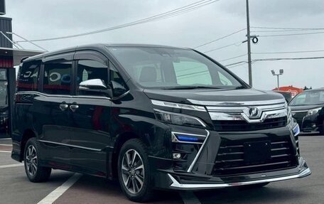 Toyota Voxy III, 2021 год, 1 795 000 рублей, 1 фотография