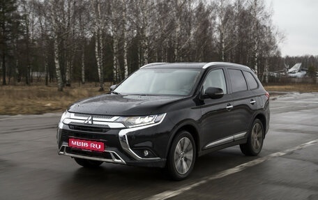 Mitsubishi Outlander III рестайлинг 3, 2019 год, 1 580 000 рублей, 1 фотография