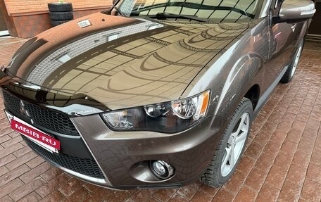 Mitsubishi Outlander III рестайлинг 3, 2010 год, 1 580 000 рублей, 2 фотография