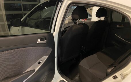 Hyundai Solaris II рестайлинг, 2013 год, 680 000 рублей, 24 фотография