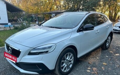 Volvo V40 Cross Country I, 2017 год, 2 450 000 рублей, 2 фотография