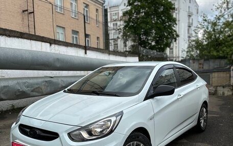 Hyundai Solaris II рестайлинг, 2011 год, 900 000 рублей, 1 фотография
