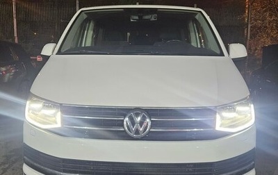 Volkswagen Caravelle T6 рестайлинг, 2016 год, 2 650 000 рублей, 1 фотография