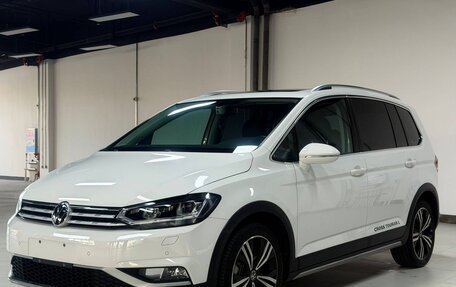 Volkswagen Touran III, 2021 год, 2 269 000 рублей, 1 фотография