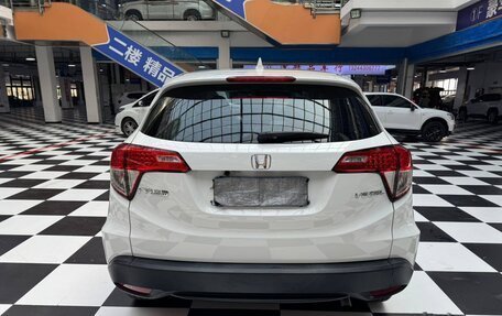 Honda Vezel, 2021 год, 1 610 000 рублей, 3 фотография