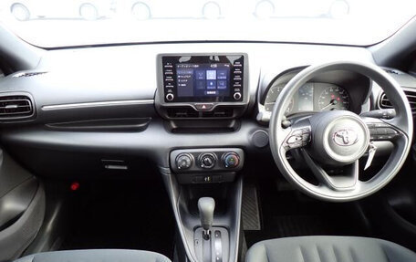 Toyota Yaris, 2021 год, 960 001 рублей, 8 фотография