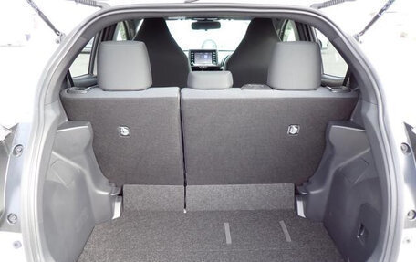 Toyota Yaris, 2021 год, 960 001 рублей, 11 фотография