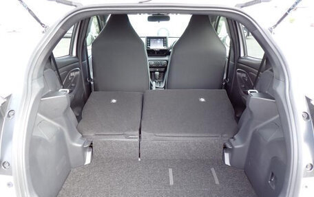 Toyota Yaris, 2021 год, 960 001 рублей, 12 фотография