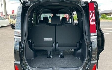 Toyota Voxy III, 2021 год, 1 795 000 рублей, 6 фотография