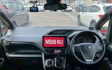 Toyota Voxy III, 2021 год, 1 795 000 рублей, 7 фотография