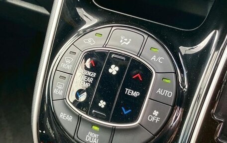 Toyota Voxy III, 2021 год, 1 795 000 рублей, 12 фотография