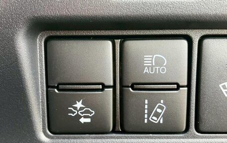 Toyota Voxy III, 2021 год, 1 795 000 рублей, 16 фотография