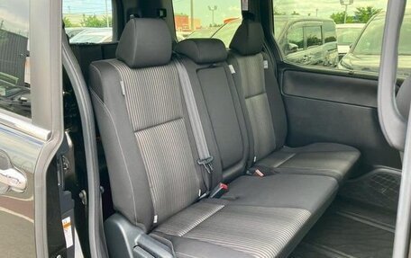 Toyota Voxy III, 2021 год, 1 795 000 рублей, 19 фотография