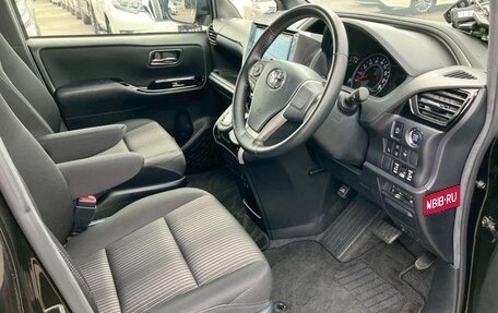 Toyota Voxy III, 2021 год, 1 795 000 рублей, 17 фотография