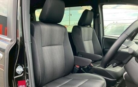 Toyota Voxy III, 2021 год, 1 795 000 рублей, 18 фотография