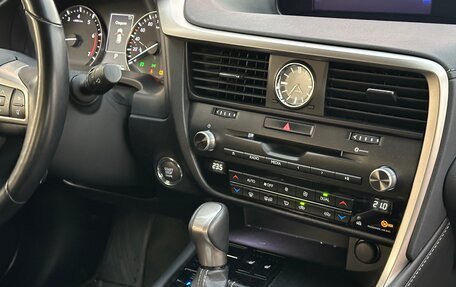 Lexus RX IV рестайлинг, 2019 год, 3 400 000 рублей, 13 фотография