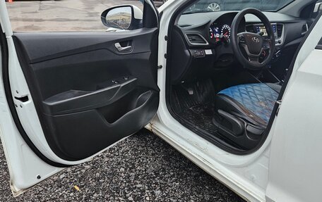 Hyundai Solaris II рестайлинг, 2017 год, 550 000 рублей, 10 фотография