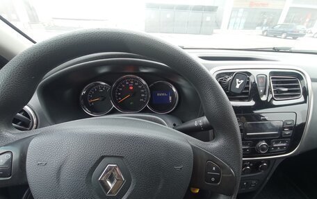 Renault Logan II, 2017 год, 820 000 рублей, 6 фотография