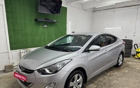 Hyundai Elantra V, 2013 год, 960 000 рублей, 2 фотография