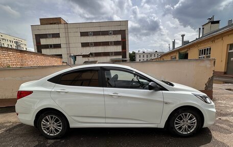 Hyundai Solaris II рестайлинг, 2011 год, 900 000 рублей, 4 фотография