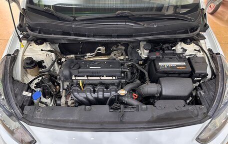 Hyundai Solaris II рестайлинг, 2011 год, 900 000 рублей, 10 фотография