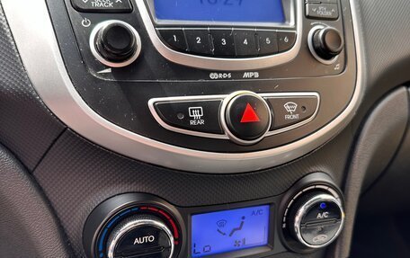 Hyundai Solaris II рестайлинг, 2011 год, 900 000 рублей, 8 фотография