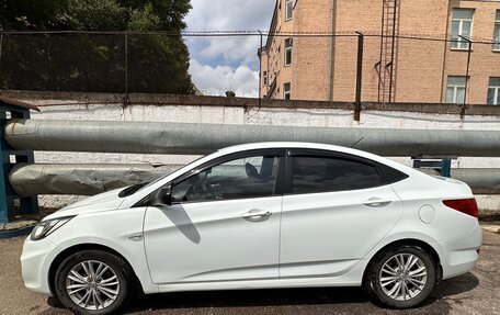 Hyundai Solaris II рестайлинг, 2011 год, 900 000 рублей, 3 фотография