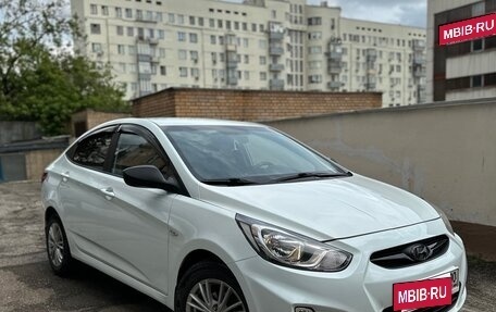 Hyundai Solaris II рестайлинг, 2011 год, 900 000 рублей, 2 фотография