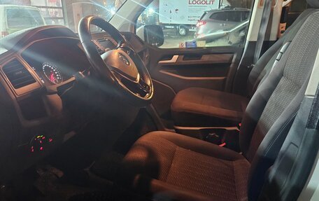 Volkswagen Caravelle T6 рестайлинг, 2016 год, 2 650 000 рублей, 7 фотография