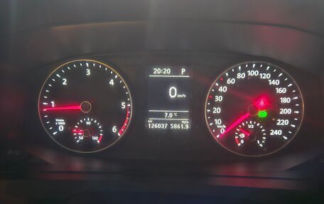 Volkswagen Caravelle T6 рестайлинг, 2016 год, 2 650 000 рублей, 8 фотография