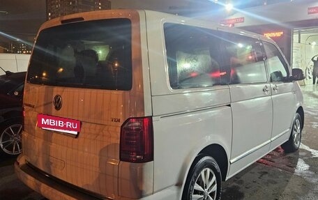 Volkswagen Caravelle T6 рестайлинг, 2016 год, 2 650 000 рублей, 3 фотография