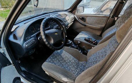 Chevrolet Niva I рестайлинг, 2005 год, 500 000 рублей, 5 фотография