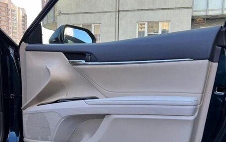 Toyota Camry, 2019 год, 2 800 000 рублей, 10 фотография