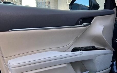 Toyota Camry, 2019 год, 2 800 000 рублей, 13 фотография