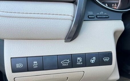 Toyota Camry, 2019 год, 2 800 000 рублей, 17 фотография