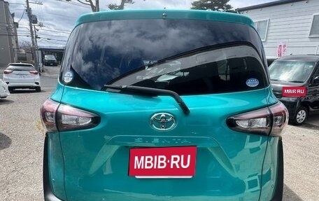 Toyota Sienta II, 2022 год, 1 050 000 рублей, 2 фотография