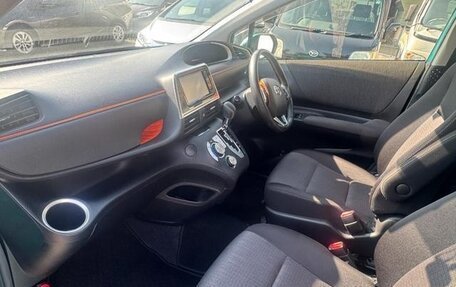 Toyota Sienta II, 2022 год, 1 050 000 рублей, 7 фотография