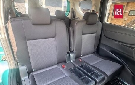 Toyota Sienta II, 2022 год, 1 050 000 рублей, 8 фотография