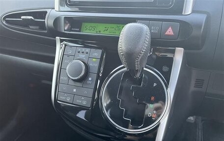 Toyota Wish II, 2017 год, 1 150 000 рублей, 11 фотография